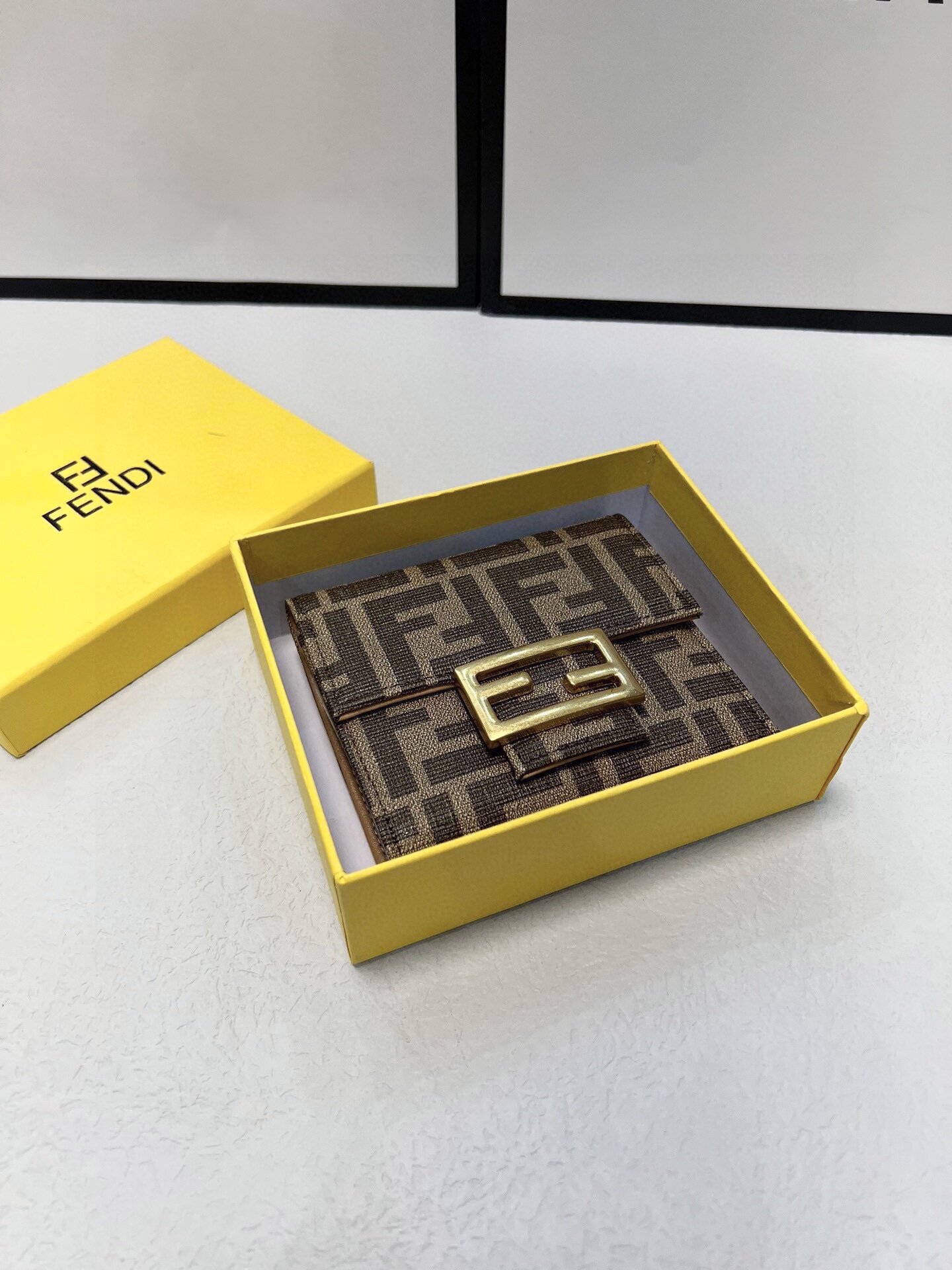 FENDI 11x10